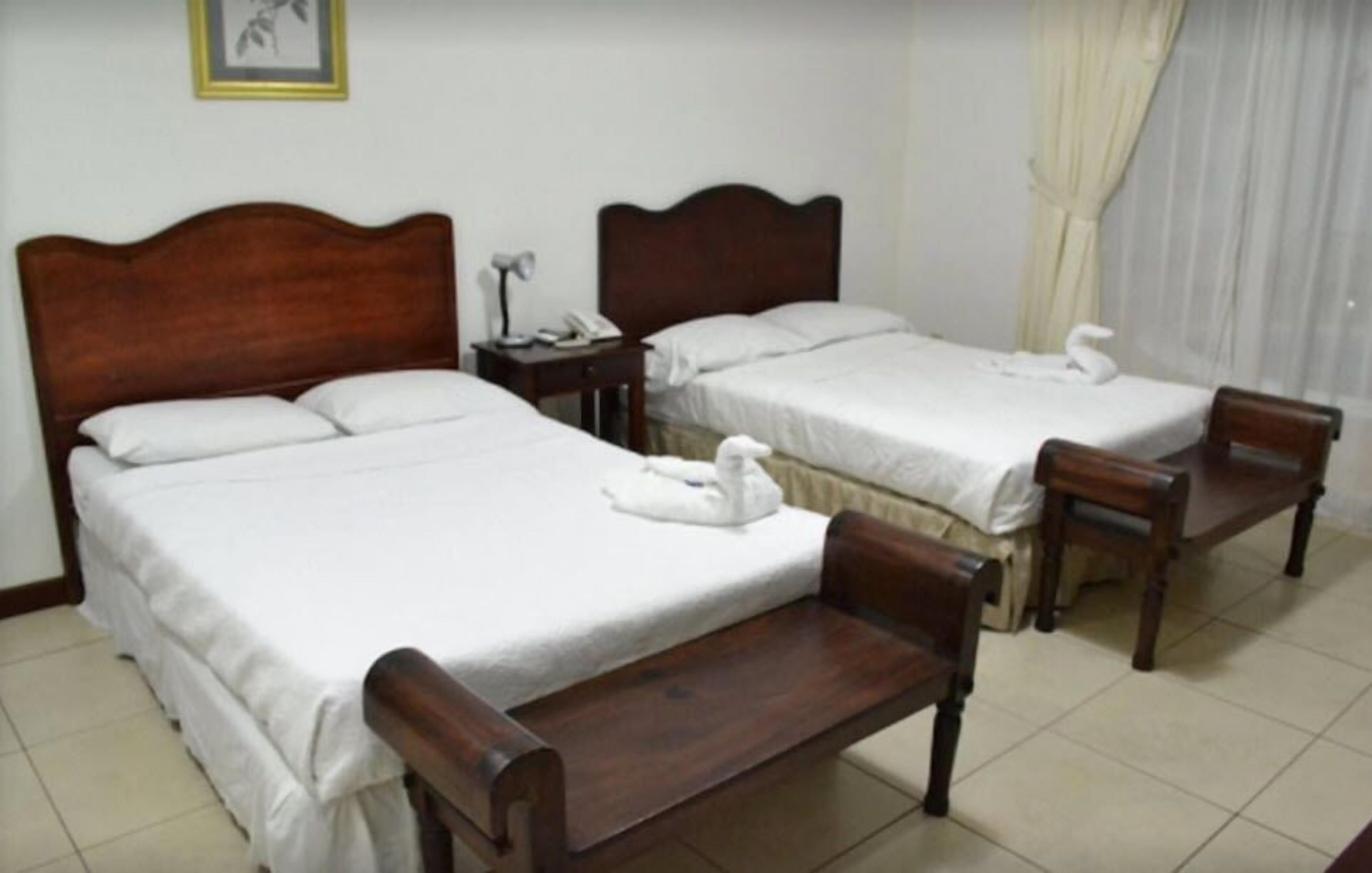 standard triple room, 3 single beds | desk, iron/ironing board, free wifi, bed sheets