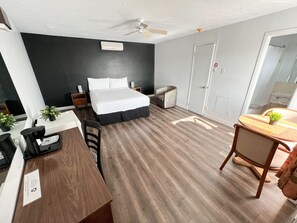Senior Double Room, 1 Queen Bed, Private Bathroom, River View | 1 bedroom, free WiFi, bed sheets