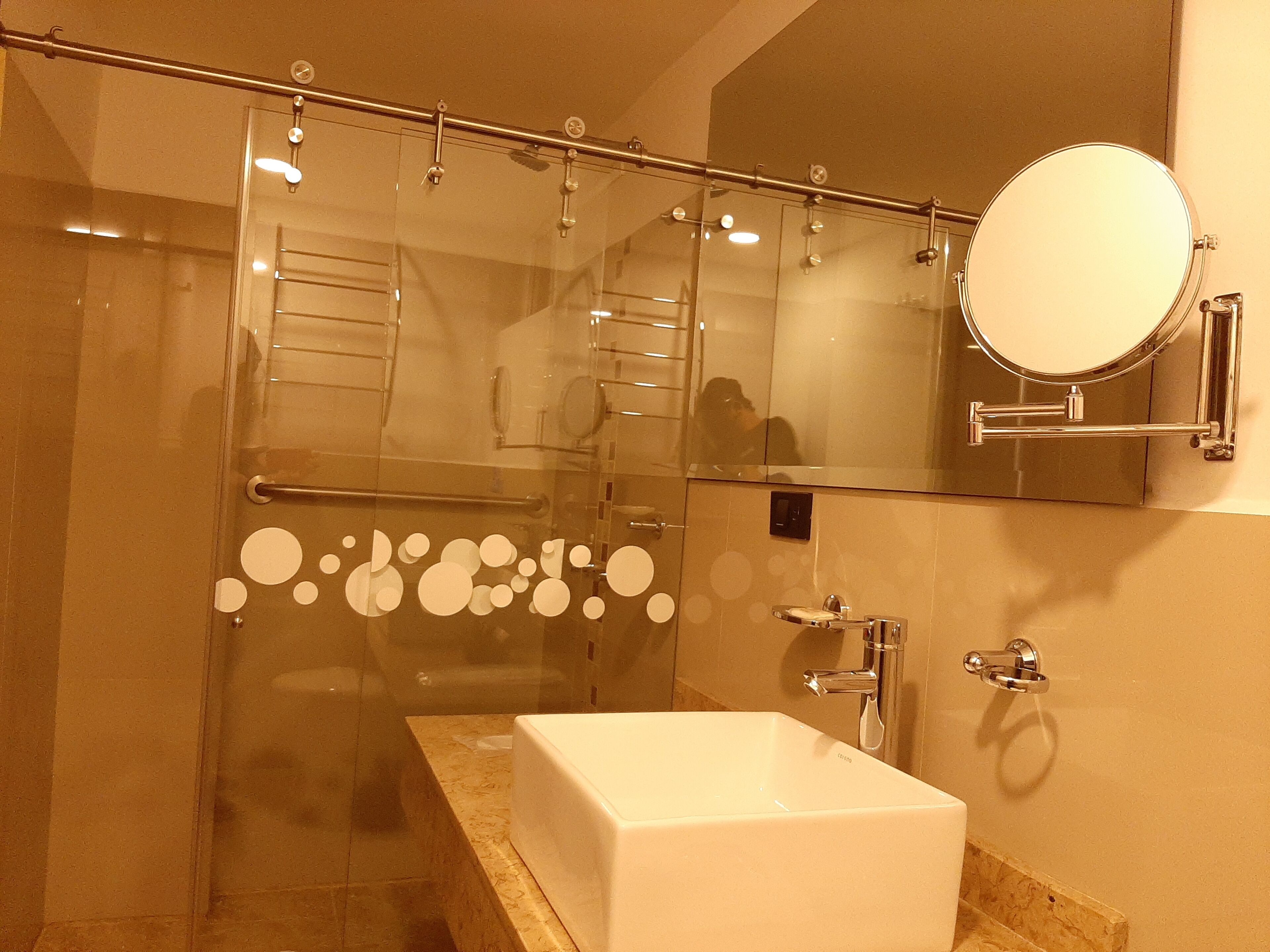 standard single room | bathroom | free toiletries, hair dryer, slippers, towels