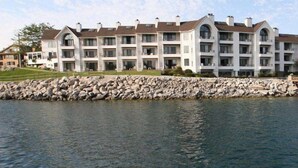 Beach - Edgewater Inn- Charlevoix (Charlevoix)