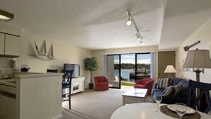 Living area - Edgewater Inn- Charlevoix (Charlevoix)