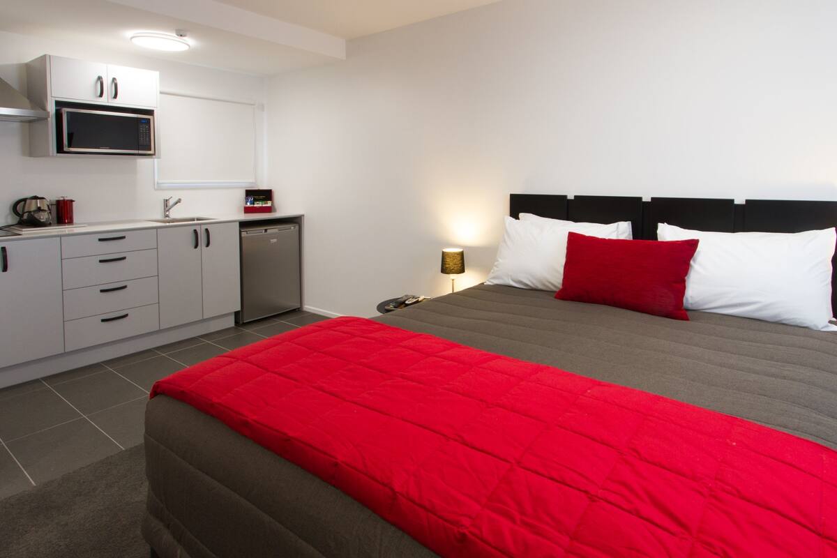 Roupas de cama premium, espaço de trabalho para notebook