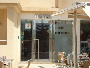 Outdoor dining - Hotel Mar Menor (San Javier)