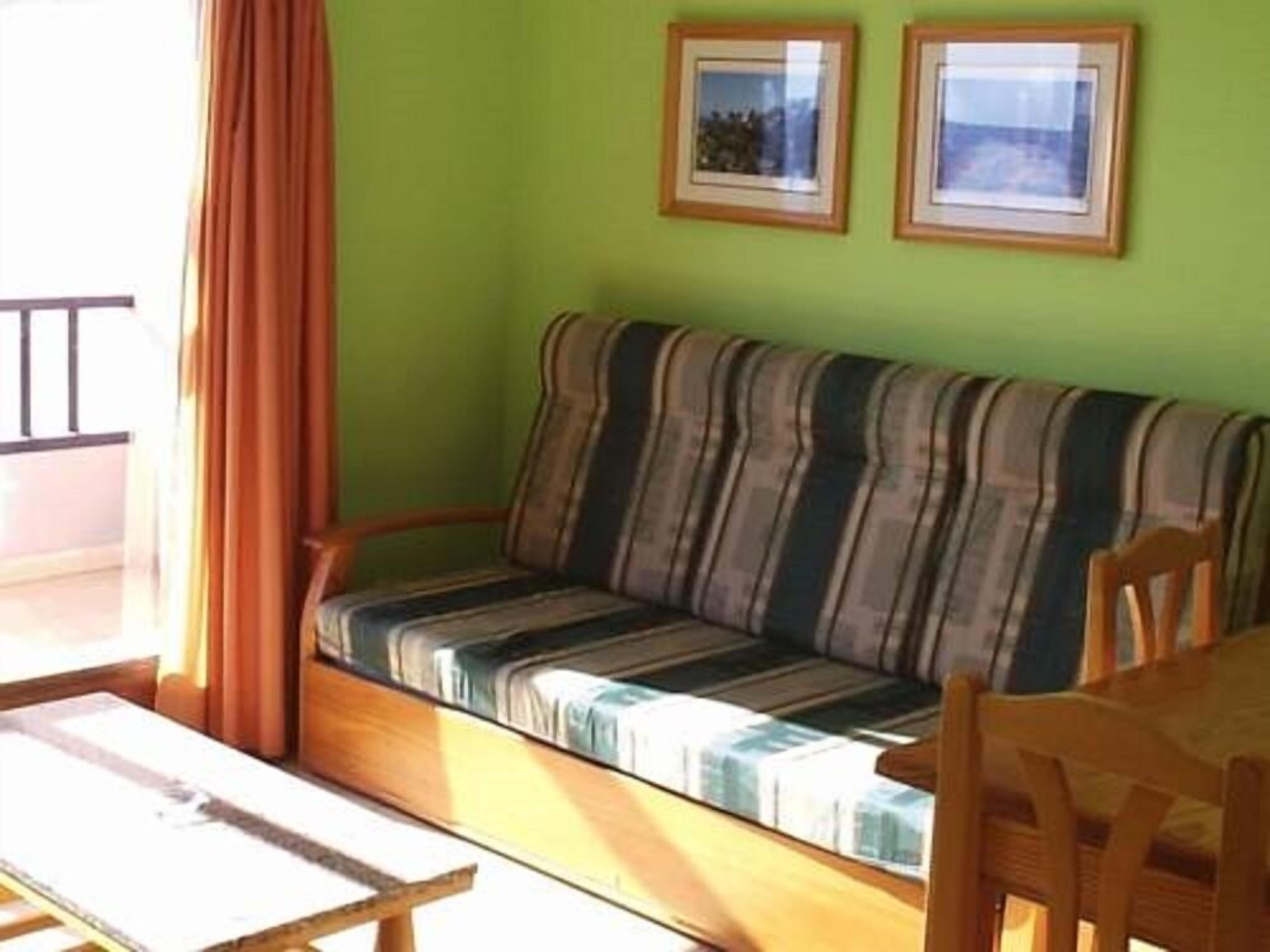 apartment, 1 bedroom | living room | tv