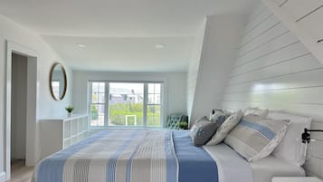 Second Floor King | Free WiFi, bed sheets