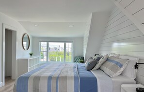 Second Floor King | Free WiFi, bed sheets