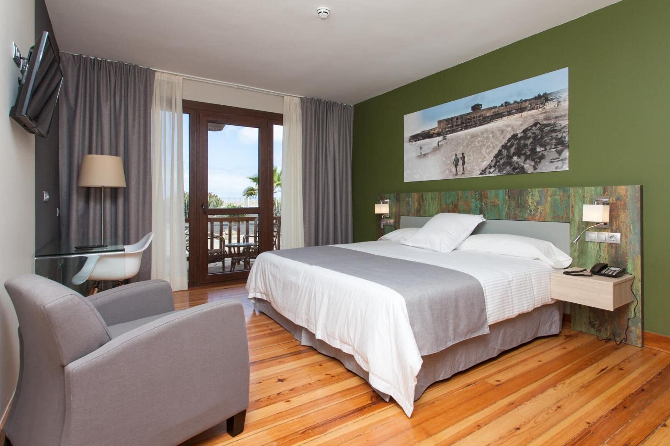 minibar, desk, blackout curtains, soundproofing