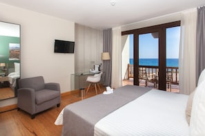 Chambre Double, balcon (2 Adults + 1 Child)
