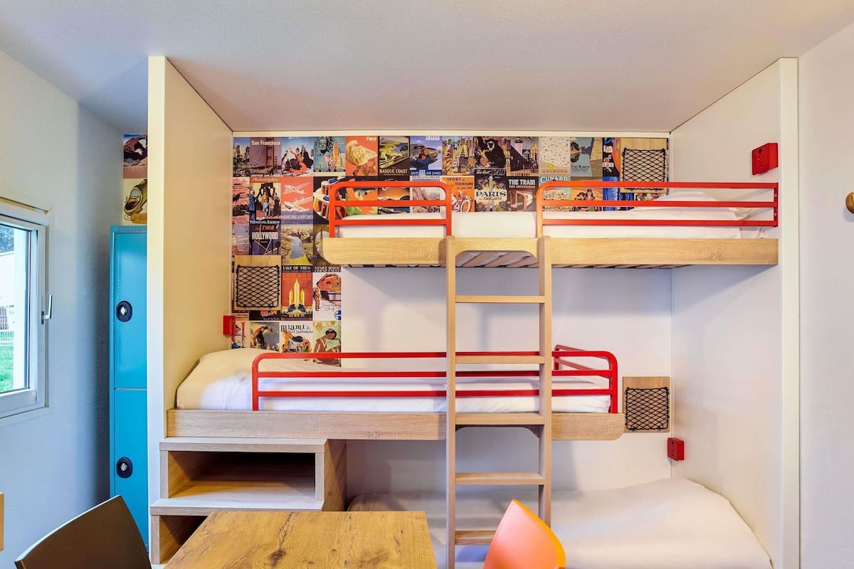 Habitación, varias camas | Wifi gratis y ropa de cama