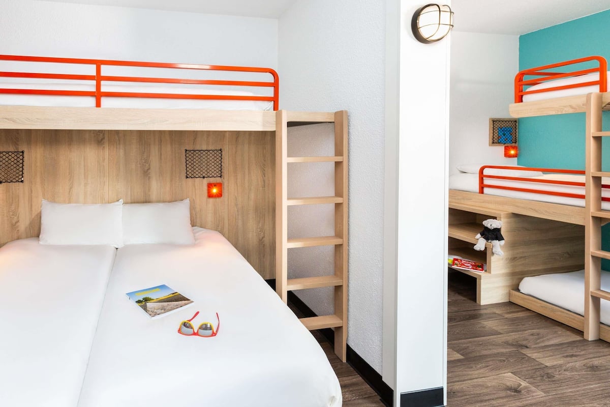 Zweibettzimmer, 1 Doppelbett (Side Car) | Kostenloses WLAN, Bettwäsche