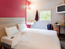 Quarto duplo, 1 cama de casal (Side Car) | Wi-Fi de cortesia, roupa de cama