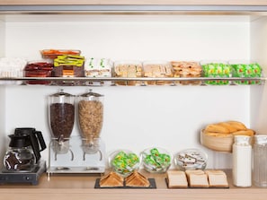 Petit déjeuner buffet servi tous les jours en supplément