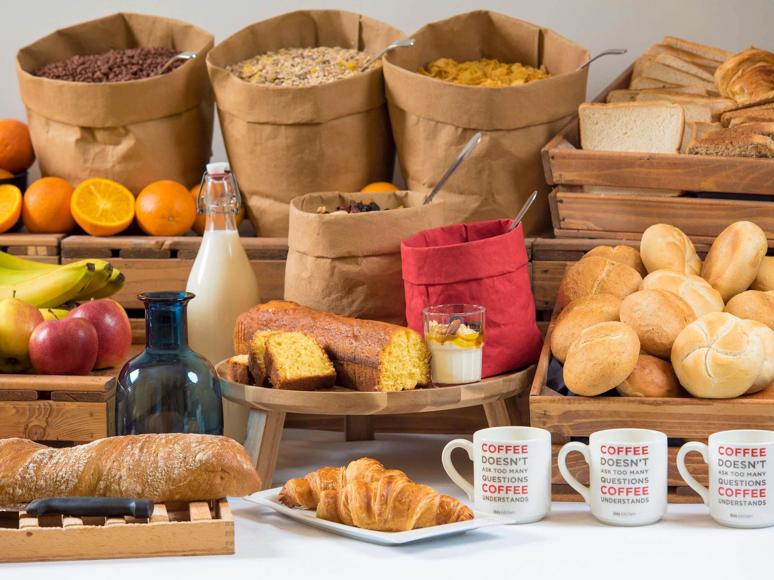 Café da manhã com buffet todos os dias (EUR 8.9 por pessoa) 