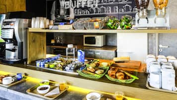 Daily buffet breakfast (EUR 9.90 per person)