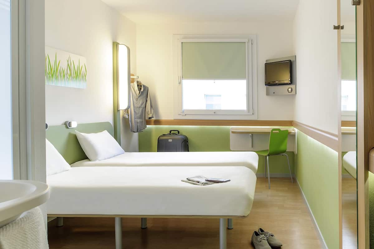 Twin Room, 2 Twin Beds | Individually furnished, desk, blackout drapes, soundproofing