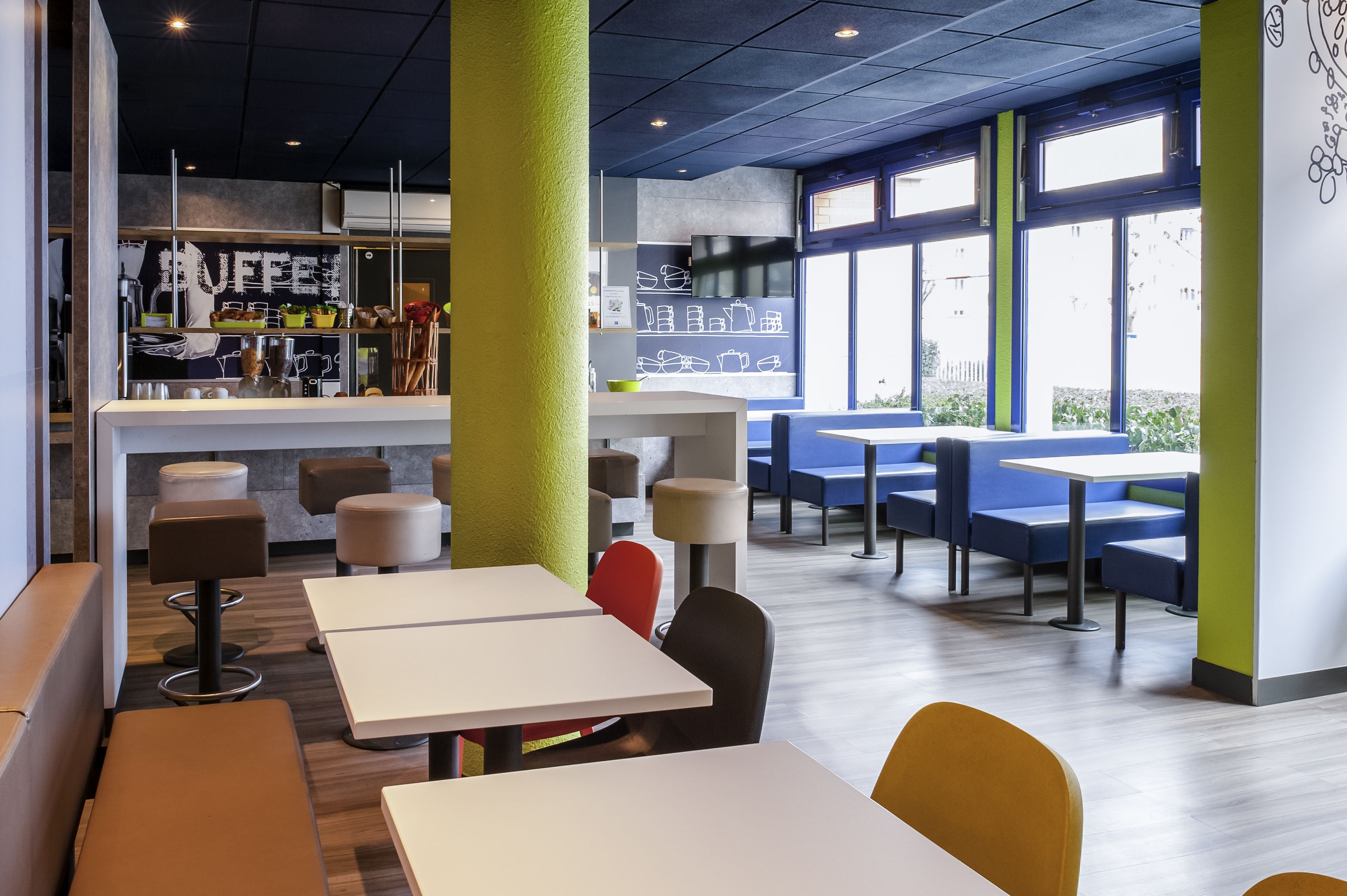 Daily buffet breakfast (EUR 9.90 per person)