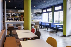 Daily buffet breakfast for a fee - ibis budget Courbevoie Paris la Defense 1 (Courbevoie)