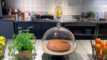 Dagelijks ontbijtbuffet (EUR 10.9 per persoon)