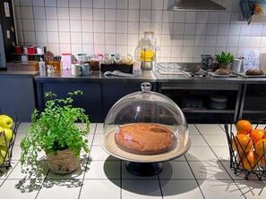 Tägliches Frühstücksbuffet (10.9 EUR pro Person)