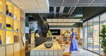greet Hotel Paris porte de la Chapelle - Aréna
