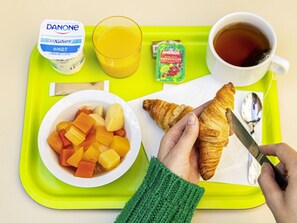 Desayuno buffet diario (EUR 8.9 por persona)