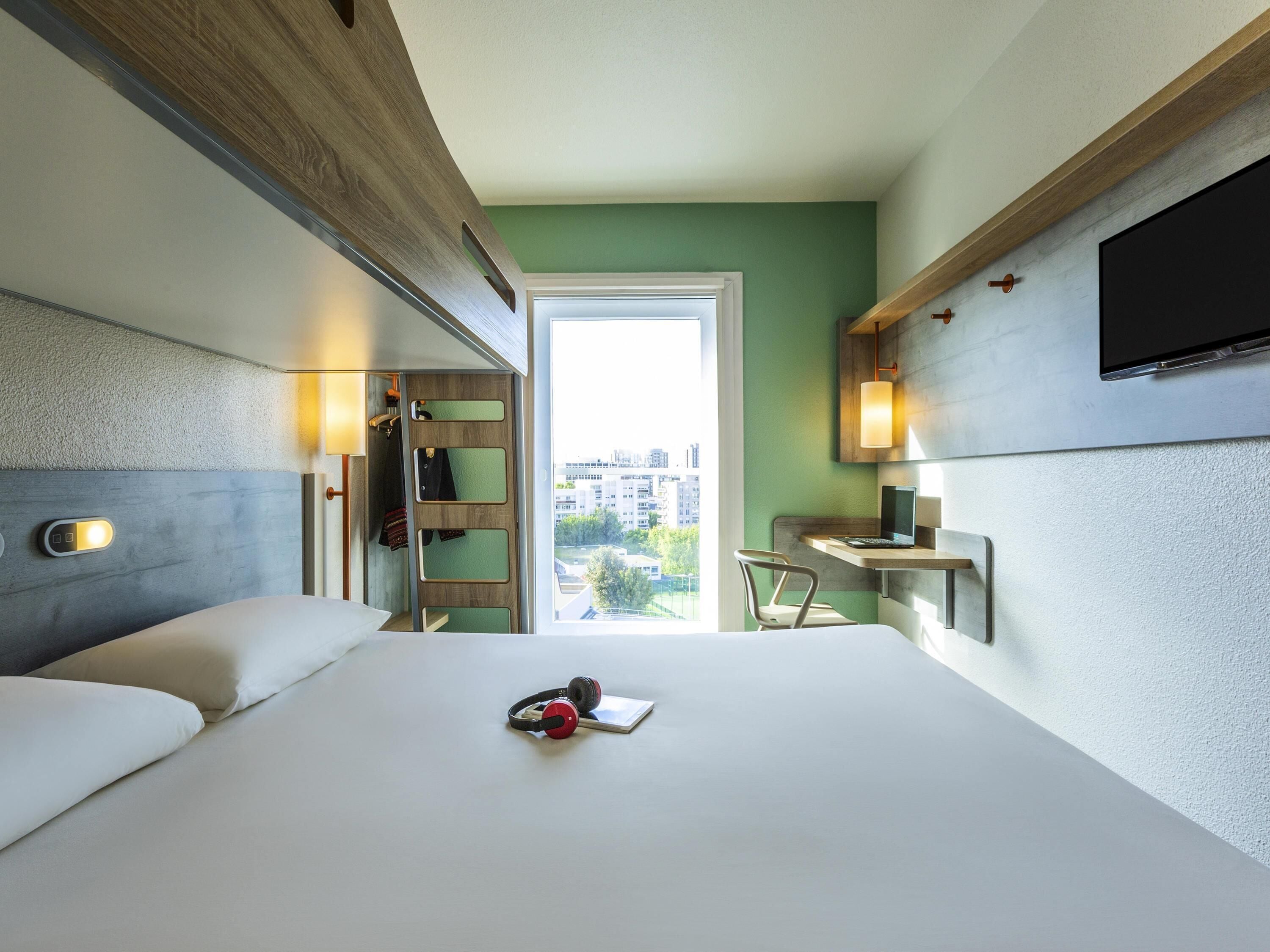 Chambre Triple, plusieurs lits | Bureau, chambres insonorisées, fer et planche à repasser