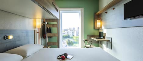 Triple Room, Multiple Beds | Desk, soundproofing, iron/ironing board, free cribs/infant beds