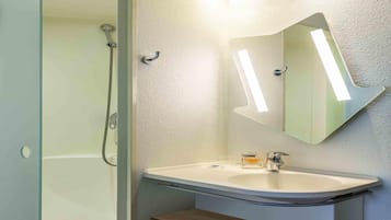 Habitación doble | Escritorio, sistema de insonorización, tabla de planchar con plancha