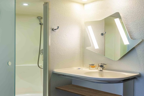 Double Room | Desk, soundproofing, iron/ironing board, free cribs/infant beds