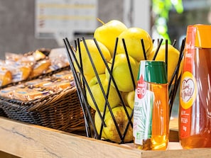 Desayuno buffet diario (EUR 8.9 por persona)