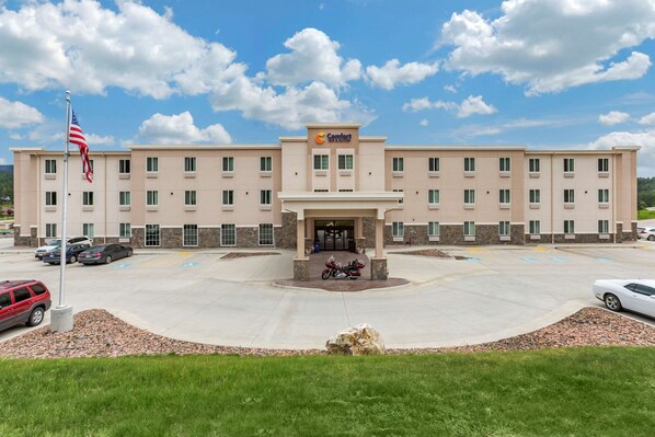 Front of property - Comfort Inn & Suites Near Mt. Rushmore (Hill City)