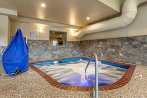 Indoor pool - Comfort Inn & Suites Near Mt. Rushmore (Hill City)