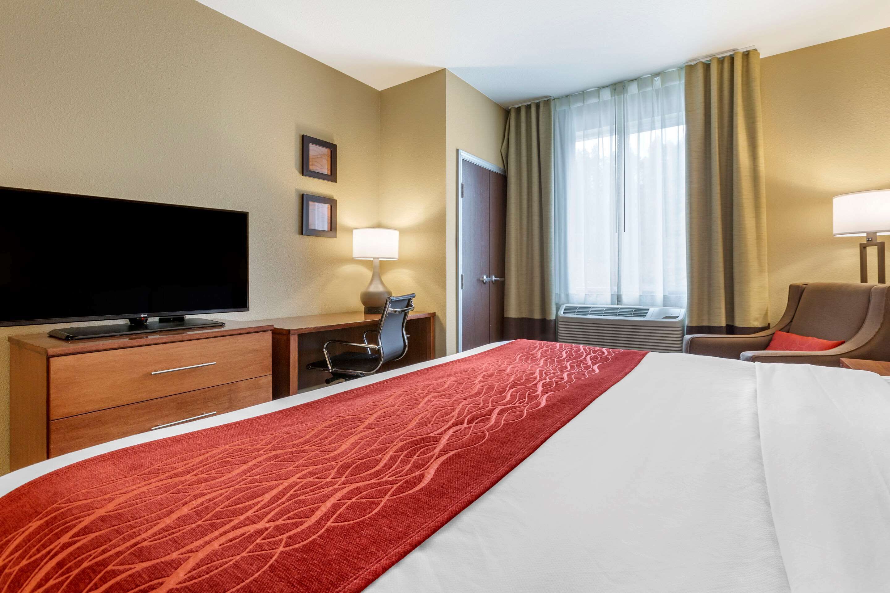 standard room, 1 king bed, non smoking | desk, bed sheets