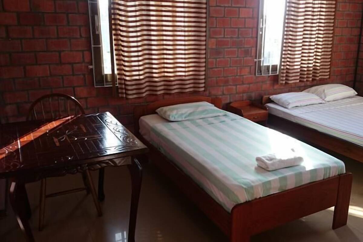 Triple Room | In-room safe, desk, blackout drapes, soundproofing