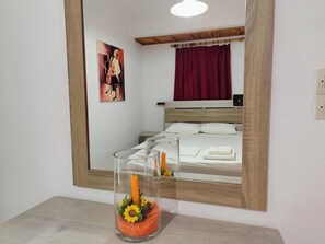 Laptopgeeigneter Arbeitsplatz, schallisolierte Zimmer