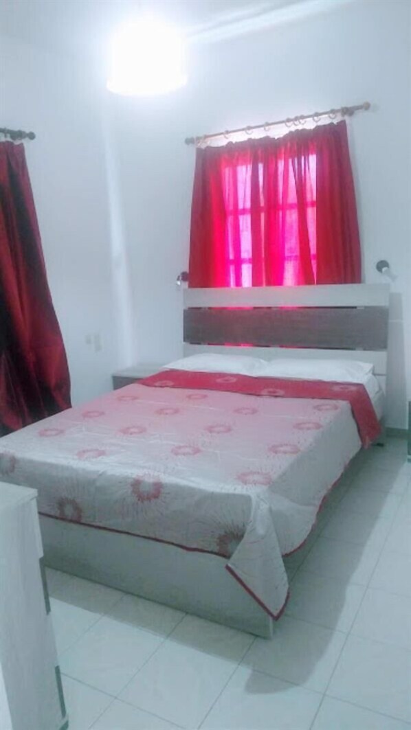 Laptopgeeigneter Arbeitsplatz, schallisolierte Zimmer