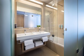 Bathroom - Isabella Island Resort Valamar Collection 4 (Porec)