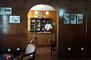 Bar (on property) - Oakwood Hotel (Nairobi)
