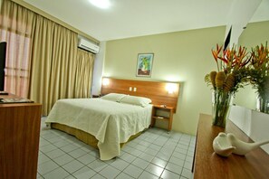 Minibar, blackout curtains, free WiFi, bed sheets - Petrolina Palace Hotel (Petrolina)