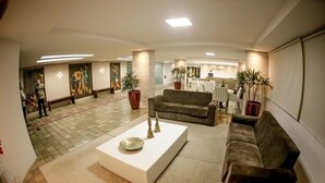 Coin salon dans le hall