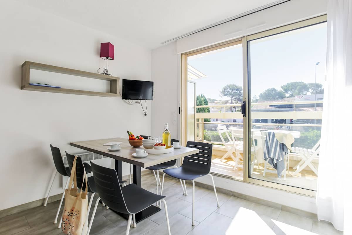 Appartement 6 personnes - 2 chambres + 1 coin nuit - Duplex - Balcon | Wohnbereich | 70-cm-LCD-Fernseher mit Digitalempfang, Fernseher, Bücher