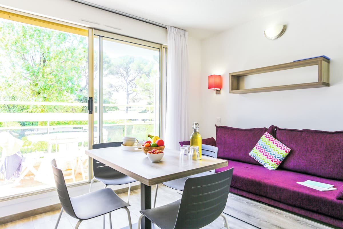 Cots/infant beds, free WiFi, bed sheets