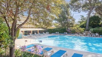Seasonal outdoor pool, sun loungers