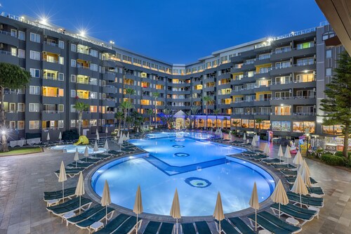 Senza Grand Santana Hotel