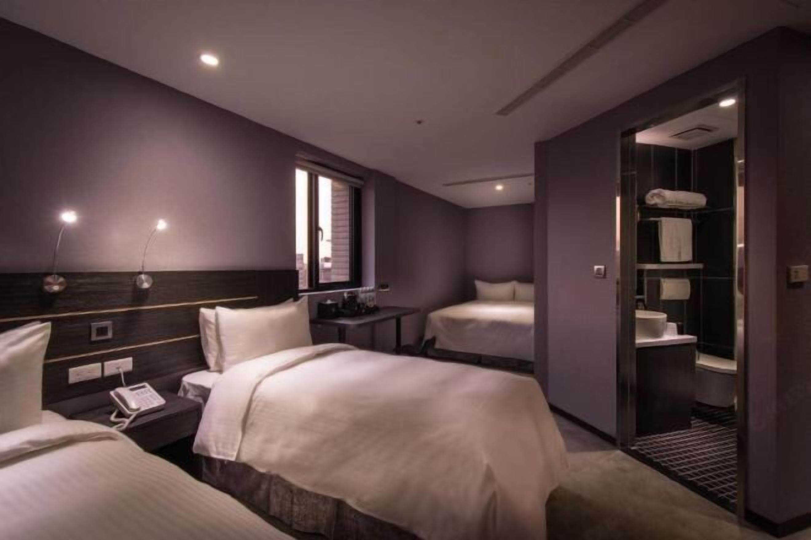 In-room safe, bed sheets