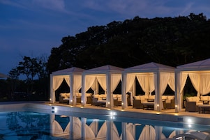 Seasonal outdoor pool