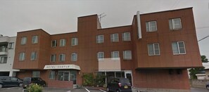 A multi-story hotel with a flat facade, multiple windows, and a sign reading "HOTEL CASTLE". - Business Hotel Castle (Date)