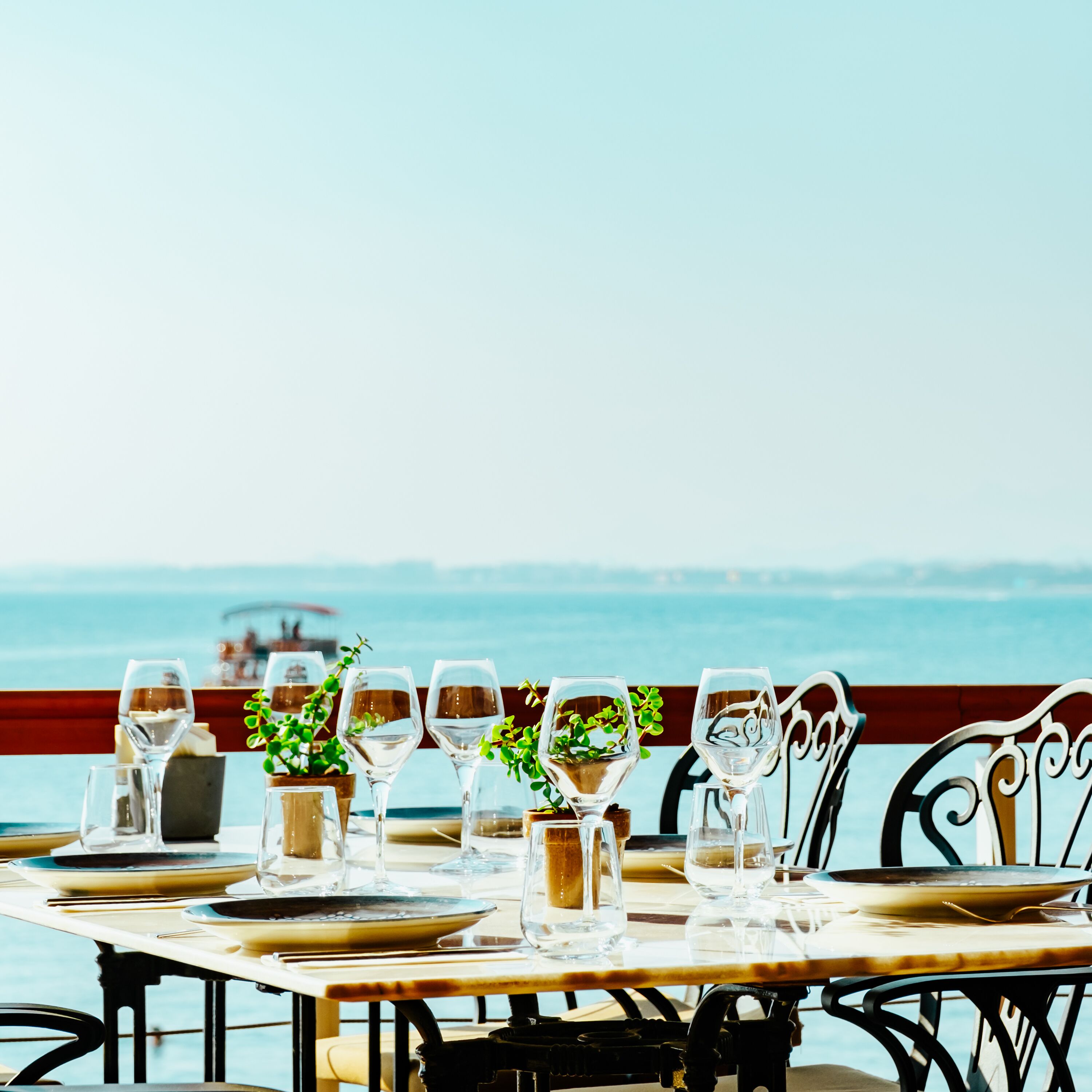 breakfast, lunch and dinner served