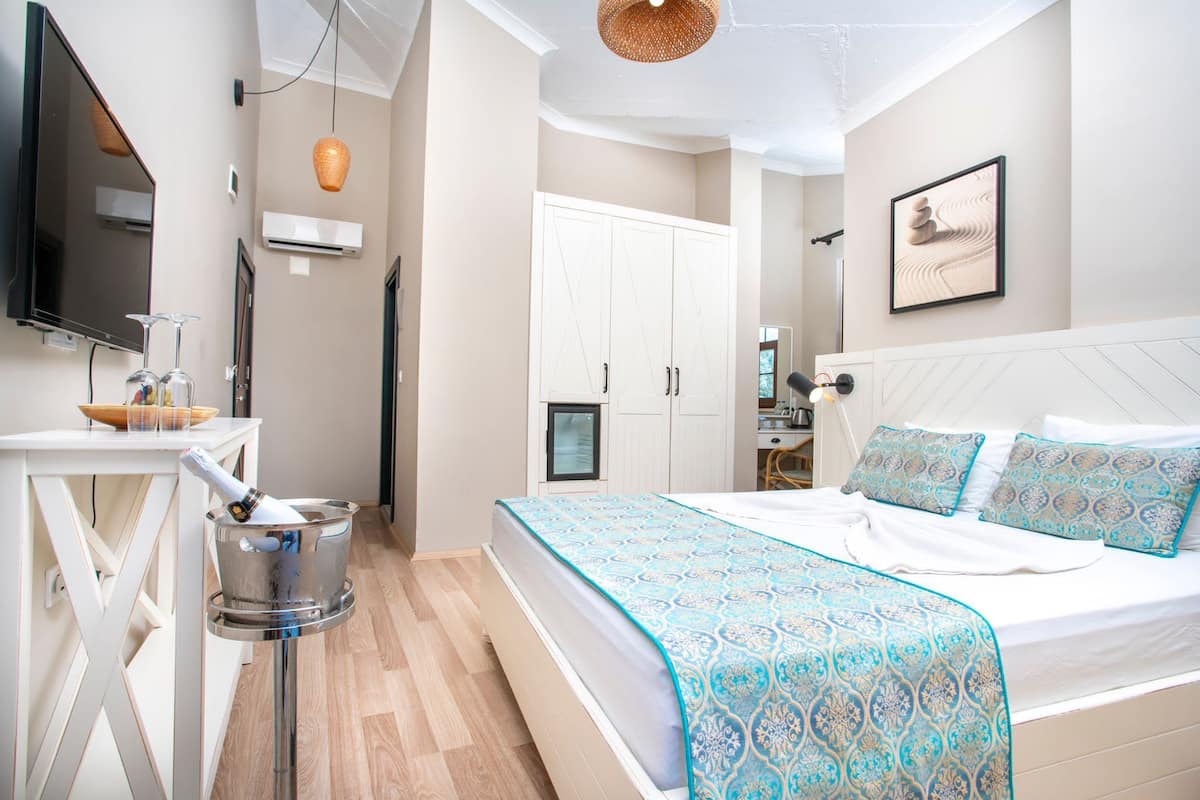 Premium bedding, minibar, in-room safe, free WiFi