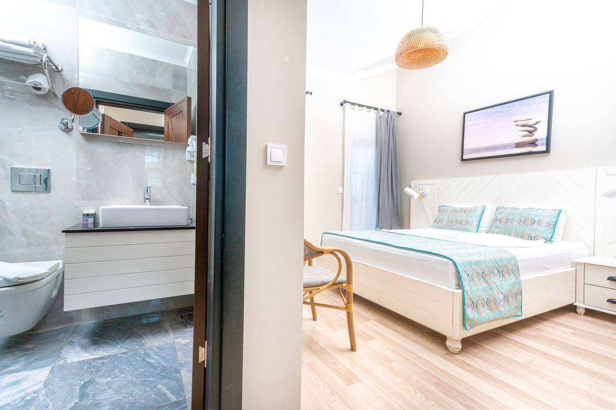 luxury room, 1 double bed | premium bedding, minibar, in-room safe, free wifi